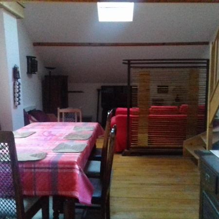 Appartement En Loft 50M2 Dans Maison Avec Chambre En Mezzanine Et Canapes Lits Dans Salon 圣皮耶尔德沙尔特勒斯 外观 照片