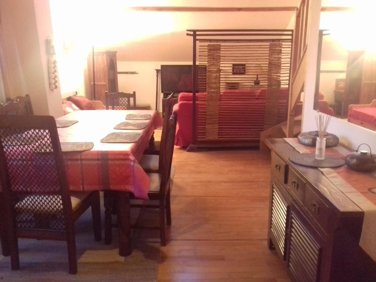 Appartement En Loft 50M2 Dans Maison Avec Chambre En Mezzanine Et Canapes Lits Dans Salon 圣皮耶尔德沙尔特勒斯 外观 照片